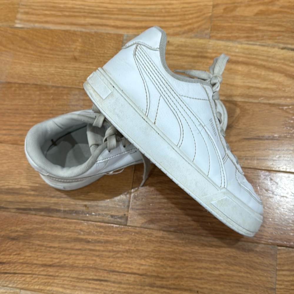 Girl’s Puma Sneakers Sz 2
